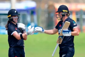 ENG W vs NZ W : इंग्लैंड के खिलाफ शुरुआती टी-20 मैच नहीं खेलेंगी अमेलिया केर और सोफी डिवाइन, जानिए क्यों?