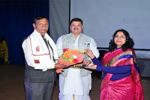 शिक्षा के मंदिर से निकलेंगे विद्वान, अयोध्या के साथ अवध विश्वविद्यालय में भी बन रहा इतिहास: महापौर