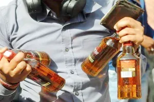 कौशांबी में पुलिस को मिली बड़ी सफलता, 1841 लीटर देसी कच्ची शराब के साथ 46 तस्करों को किया गिरफ्तार