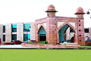 लखनऊ: नियुक्तियों के लिफाफों ने खोले 'विवि के राज', मिले कई गहरे 'दाग', आठ शिक्षकों को किया गया सूचीबद्ध