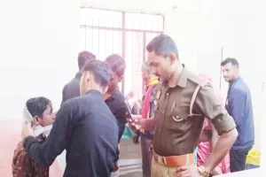 गोंडा में दिखा रफ्तार का कहर!, डिवाइडर से टकराई अनियंत्रित पिकअप, 4 मजदूर हुए घायल, एक की हालत गंभीर