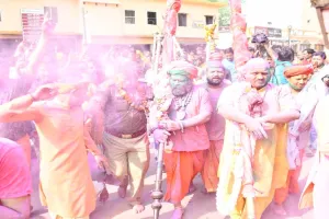 रंगभरी एकादशी पर हनुमान गढ़ी पर नागा साधुओं ने जमकर खेली होली, रामलला के विराजमान होने का दिखा खास उल्लास!