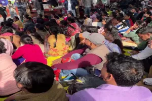 सहायक अध्यापक भर्ती: नियुक्ति पत्र लिए अपील करने जुटे सैकड़ों अध्यापक, कहा- हमें विद्यालय दे दो