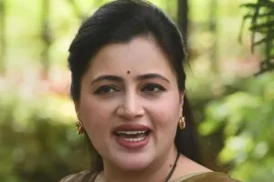 सांसद नवनीत राणा को व्हाट्सएप पर मिली जान से मारने की धमकी, अज्ञात लोगों के खिलाफ FIR 