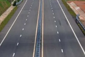 Kanpur: शहर में बनेगी एलिवेटेड रोड; कंसल्टेंट टीम ने किया गोल चौराहे से रामादेवी तक निरीक्षण, चौराहों पर लगाए कैमरे