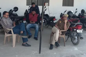 Kannauj: लिपिक मामले में दूसरे दिन भी हुई कर्मचारियों से पूछताछ; एंटी करप्शन टीम के दो सरकारी गवाह भी मुकरे...
