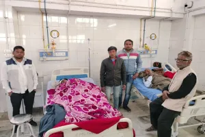 मुरादाबाद : ट्रैक्टर-ट्रॉली से टकराई पिकअप, बेटी का लगन चढ़ाकर घर लौट रहे पिता समेत 9 लोग घायल