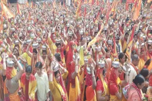 मुरादाबाद : 1251 महिलाओं ने निकाली भव्य कलश यात्रा, सड़कों पर नजर आया भगवा रंग