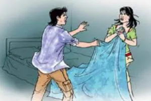 लखीमपुर खीरी : दूसरे समुदाय की युवती से छेड़छाड़, विरोध पर बेल्टों से पीटा, पीड़िता के फटे कपड़े 