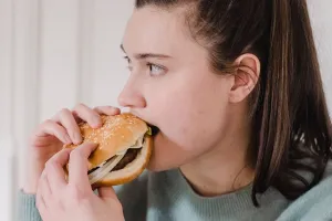 बरेली:  Fast Food बढ़ा रहा बच्चों और युवाओं में पथरी की समस्या, जानिए वजह और उपाय