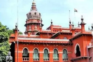 मद्रास हाईकोर्ट ने पन्नीरसेल्वम को पार्टी के झंडे, चुनाव चिह्न का इस्तेमाल करने पर लगाई रोक 