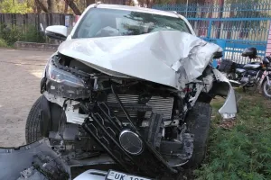 काशीपुर: हाइटेंशन लाइन से टकराई कार, विद्युत आपूर्ति हुई ठप