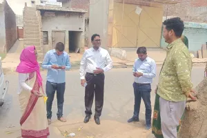 बहराइच: संचारी रोग नियंत्रण अभियान का अपर निदेशक स्वास्थ्य ने लिया जायजा, दिए निर्देश