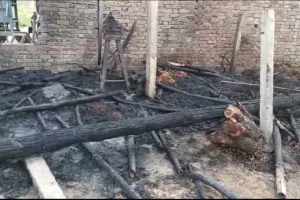 बहराइच: घर में आग लगाने का आरोप, चपेट में आकर वृद्ध झुलसा 