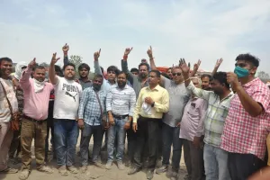 रुद्रपुर: व्यापारियों ने दी दुकान बंद कर सब्जी-फल की सप्लाई बंद करने की चेतावनी