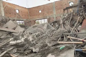 गदरपुर: निर्माणाधीन भवन का लेंटर गिरने से 5 मजदूर मलबे के नीचे दबे