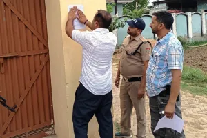 रुद्रपुर: बाबा तरसेम के हत्यारे सर्व जीत के घर पर चस्पा हुआ नोटिस