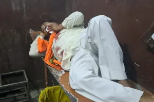 हरदोई: गर्दन में चाइनीज मांझा फंसने से अधेड़ गंभीर रूप से घायल, सीएचसी में भर्ती