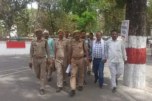 Video बहराइच: नींद में खलल पड़ी तो कोतवाली के मुंशी ने होमगार्ड को भगाया, जवानों ने किया प्रदर्शन