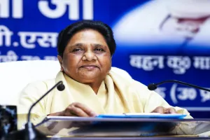 बसपा की 5वीं लिस्ट जारी, 11 प्रत्याशियों के नामों का ऐलान, मैनपुरी में डिंपल यादव के खिलाफ उतारा यादव चेहरा 