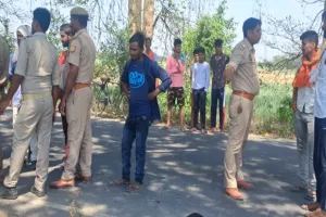 गोंडा: एक ही बाइक पर सवार थे चार युवक, पेड़ से टकराकर दो की मौत