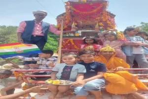 बाराबंकी: जयंती पर निकली भगवान महावीर की शोभा यात्रा, जगह-जगह हुई पुष्प वर्षा