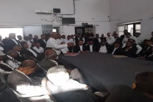 पार्किंग को लेकर अयोध्या में बार एसोसिएशन और प्रशासन आमने-सामने, जानिए क्या है विवाद 