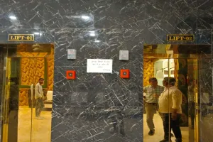रायबरेली: होटल की लिफ्ट में हुआ हादसा, गुपचुप तरीके से घायलों का कराया उपचार