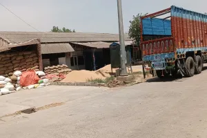गोंडा: सरकारी खरीद पर लग सकता है ब्रेक, खुले बाजार में गेहूं के दाम में उछाल