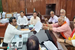 अयोध्या: भाजपा उम्मीदवार लल्लू सिंह ने दाखिल किया नामांकन 