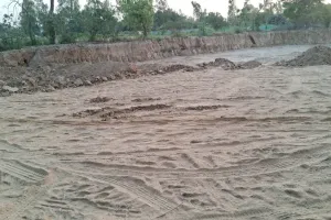 बाराबंकी: खनन माफिया में नहीं है पुलिस का खौफ! चौकी से चंद कदमों की दूरी पर हो रहा अवैध खनन