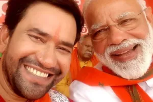 बेरोजगारी तो वो लोग बढ़ा रहे हैं जो बच्चे पैदा किए जा रहे हैं, जानें क्या हैं निरहुआ के इस वायल वीडियो का सच