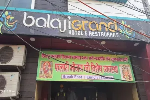 लखनऊ में आग का कहर जारी, चारबाग स्थित बालाजी होटल ग्रांड में लगी भीषण आग