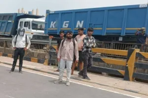 Unnao Accident: वाहन ने हाईवे पर दो युवकों को रौंदा...मौत, एक की नहीं हो सकी पहचान, दूसरे के परिवार वाले रो-रोकर बेहाल