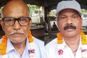 Banda: नरैनी तहसील अधिवक्ता संघ अध्यक्ष चुने गए इंद्रदेव व हजारी लाल महामंत्री...मुंह मीठा कराकर किया स्वागत 