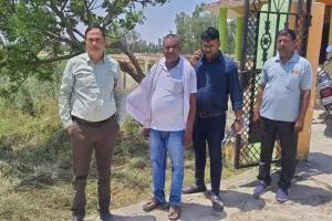 बाराबंकी: BDO ने किया गांवों का निरीक्षण, गायब रहे चार सफाईकर्मी