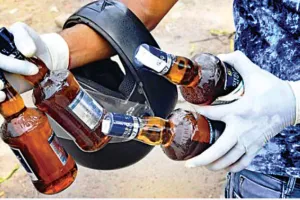 रुद्रपुर: फास्ट फूड की दुकान में बिक रही अंग्रेजी शराब बरामद