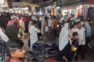 बरेली: रमजान की विदाई के साथ ईद की खुशियां छाईं, बाजार रहे गुलजार...ग्राहकों की उमड़ी भीड़