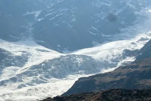अल्मोड़ा: मुनस्यारी में ग्लेशियर टूटने से तेरह गांवों का देश दुनिया से संपर्क टूटा