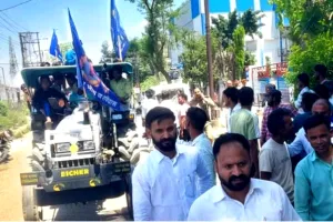 हरिद्वार: बाबा साहेब का झंडा उतार भगवा लगाने पर हुआ बवाल