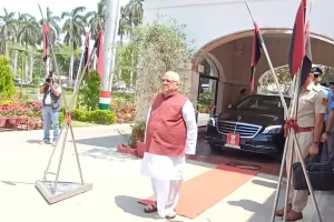 अयोध्या: राजस्थान के राज्यपाल कलराज मिश्र परिवार समेत पहुंचे अयोध्या, सर्किट हाउस में दिया गया गार्ड ऑफ ऑनर