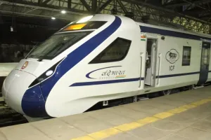 रेल यात्रियों को मिलेगी गोरखपुर वाया लखनऊ दिल्ली के लिए स्लीपर वंदे भारत ट्रेन की सौगात, जल्द शुरू होगा संचलन