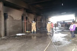 रायबरेली: फ्लोर मिल के गोदाम में लगी आग, लाखों का नुकसान