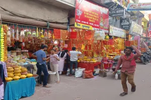 Chaitra Navratri 2024: कल घर-घर विराजेंगी माता रानी, बाजार में उमड़े खरीदार, इस उत्तम मुहूर्त में कलश स्थापना