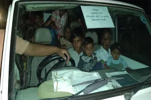 हरदोई: निर्वाचन प्रक्रिया में लगी उड़नदस्ते की गाड़ी से ढोई जा रही बारात! वाहन के डैस बोर्ड पर मजिस्ट्रेट साहब की डायरी