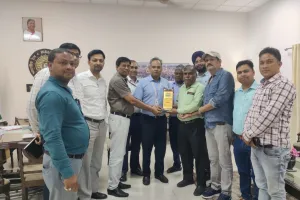 रेलवे की स्थापना दिवस पर डीआरएम सम्मानित