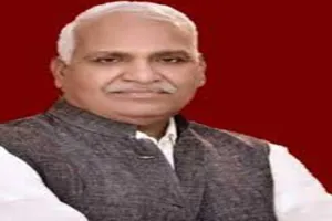 लोकसभा के चुनाव में एक तरफ संविधान बदलने वाले तो दूसरी तरफ संविधान बचाने वाले है मतदाता जागरूक है- सपा प्रत्याशी बाबू सिंह कुशवाहा