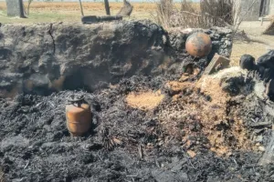 Farrukhabad News: झोपड़ी में लगी आग...गरीब का आशियाना जलकर खाक, लोगों ने बाहर निकलकर बचाई जान