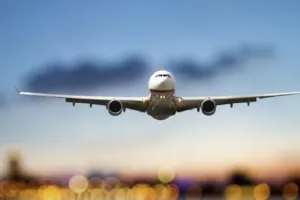 उड़ानें रद्द होने और यात्रा के लिए मांग बढ़ने से हवाई किराये में 20 से 25 प्रतिशत का उछाल 