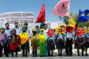 अयोध्या:बच्चों ने पृथ्वी बचाओ-भविष्य बनाओ जागरूकता रैली निकाली 